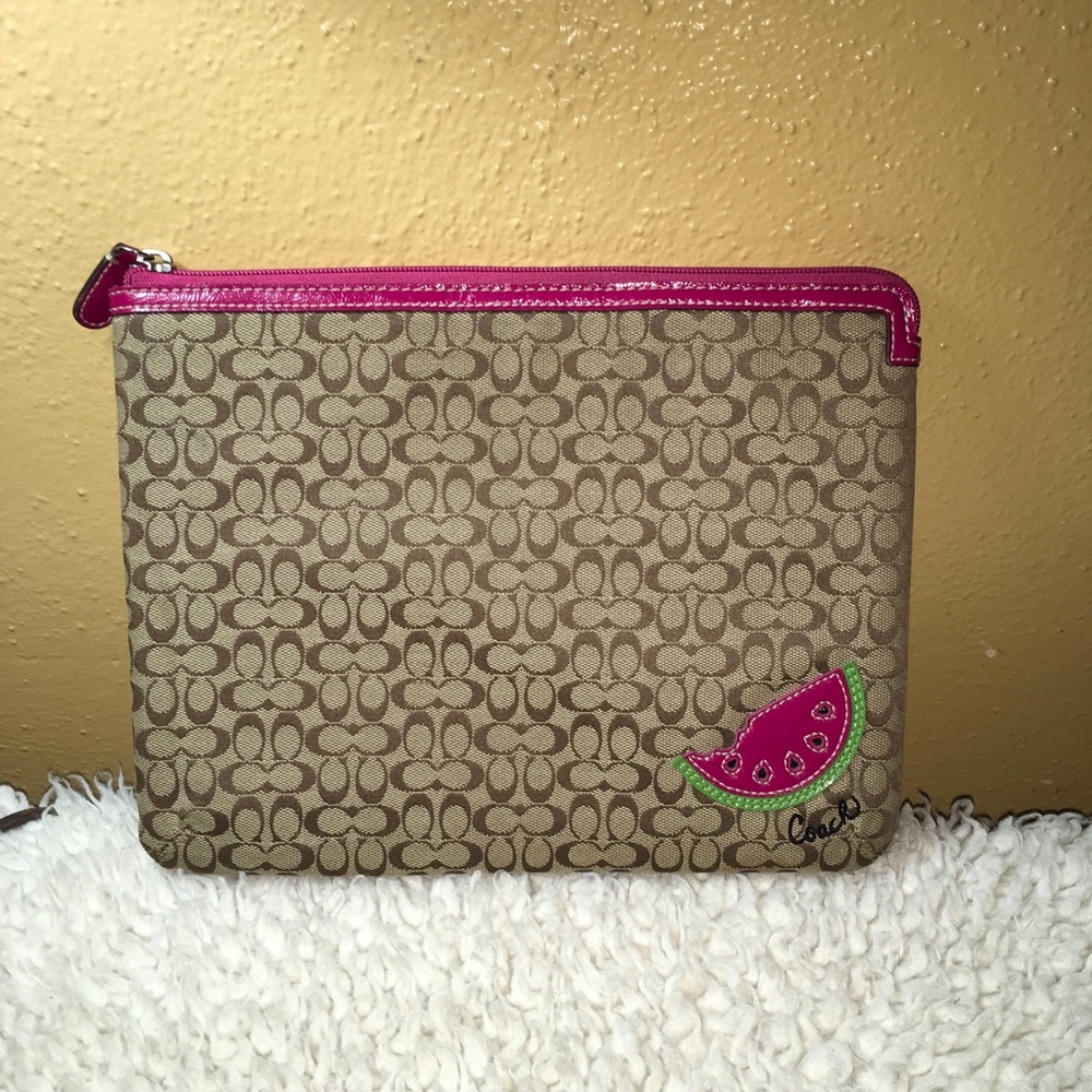 🔴 Coach Signature C Tablet Case 🔴